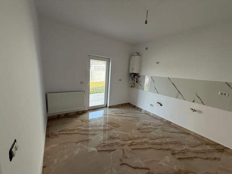 Casă individuală cu 4 camere! Dormitor la parter și 600mp teren! Comision 0% - 15