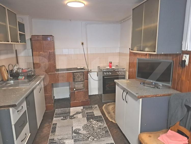 Casă individuală cu 4 camere cu Canalizare în Est