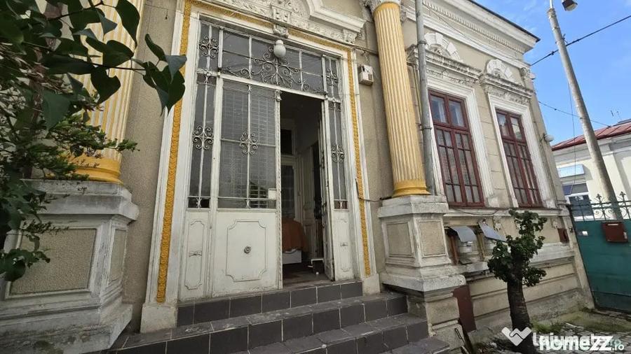 Casă cu 7 camere cu Teren 307 Mp în Victoriei