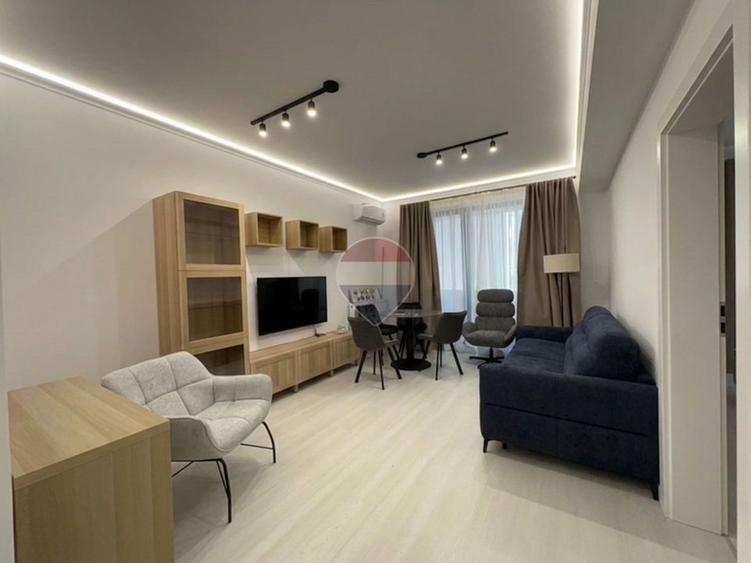 Apartament cu 2 camere semidecomandat, mobilat în Central