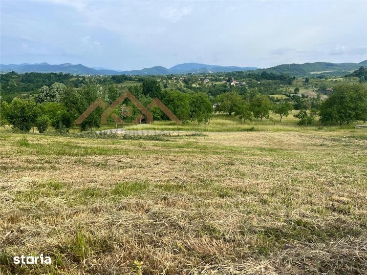 Teren de 2500 mp, în Șișești