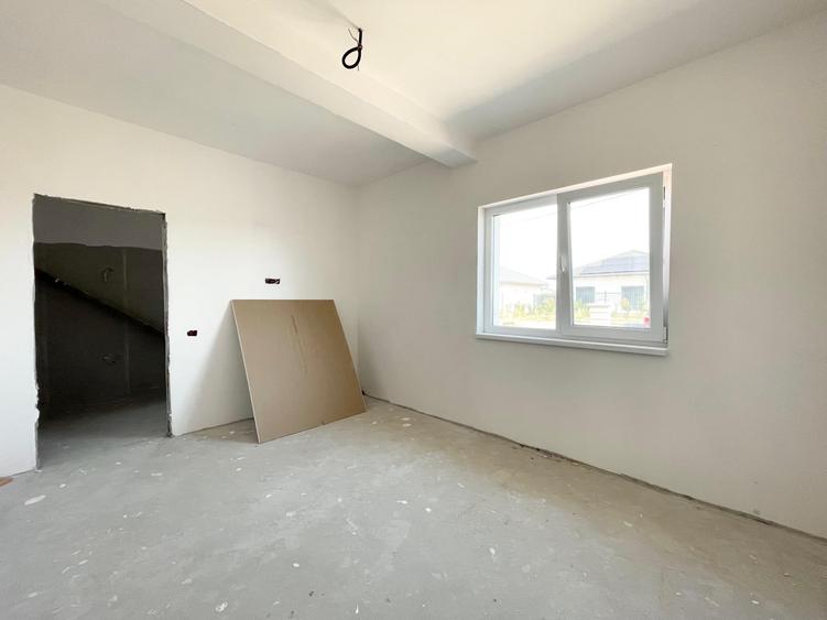 Duplex cu 4 camere cu Canalizare în Moșnița Nouă