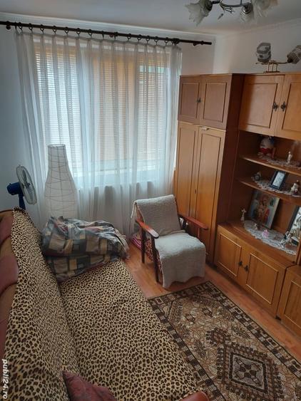 Apartament cu 3 camere semidecomandat în Câmpina