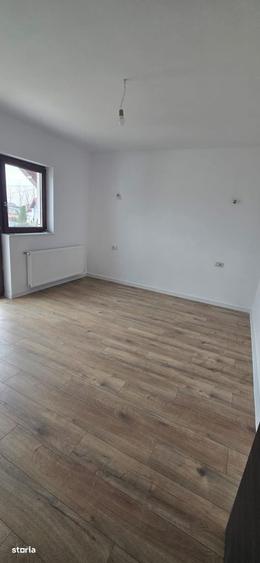 Casă cu 4 camere cu Teren 600 Mp în Bradu
