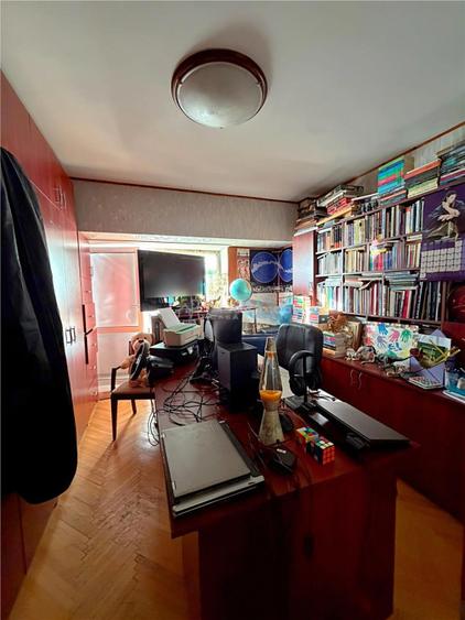 Apartament cu 4 camere decomandat în Decebal