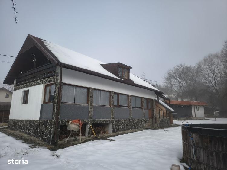 Casă cu 4 camere cu Teren 3035 Mp în Polovragi
