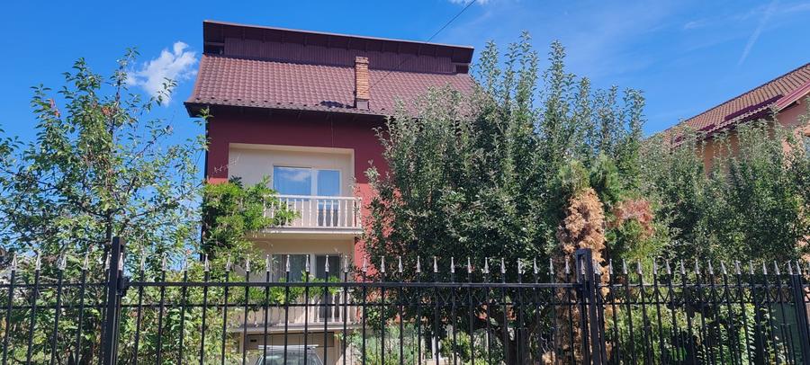 Casă individuală cu 5 camere cu Piscina în Curtea de Argeș