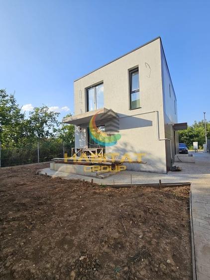 Casă individuală cu 3 camere cu Canalizare în Central