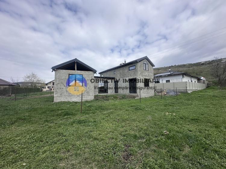 Casă individuală cu 4 camere cu Teren 789 Mp în Vest