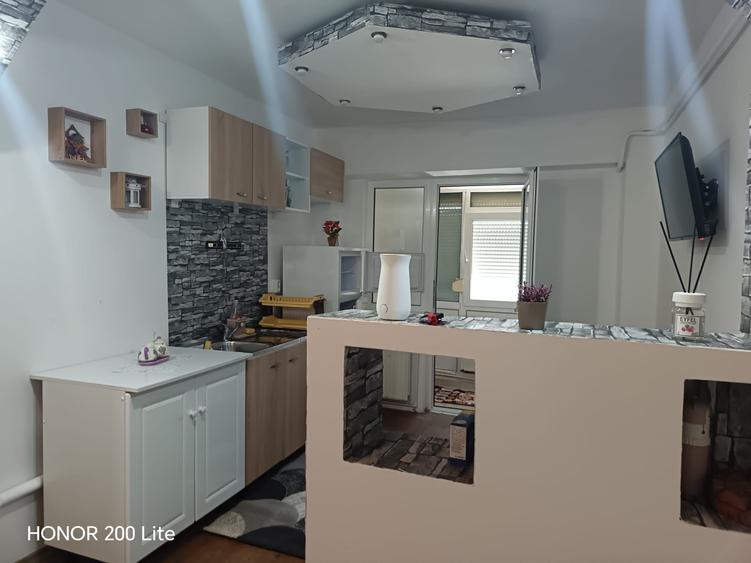 Apartament cu 2 camere decomandat în Buzaului