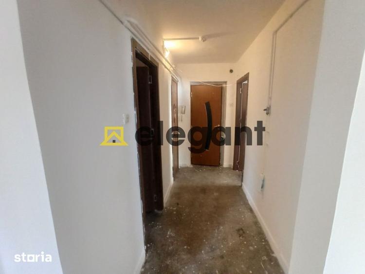 Apartament cu 3 camere decomandat în Craiovița Nouă