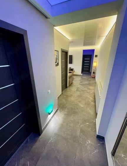 Apartament cu 3 camere decomandat în Florești
