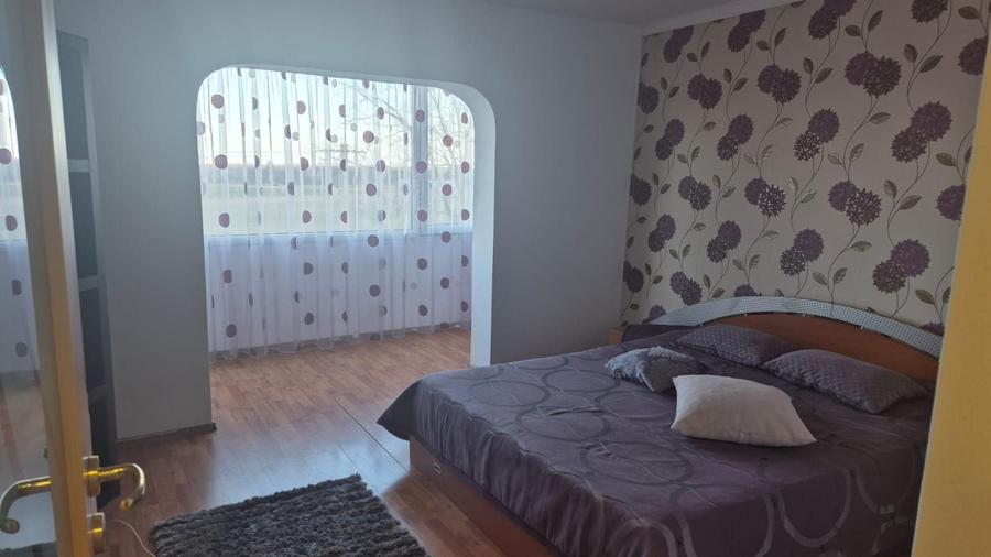 Apartament cu 3 camere decomandat în Movilei