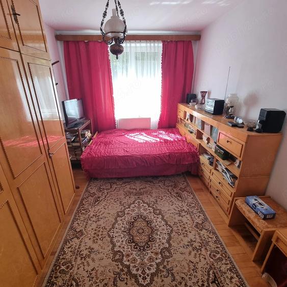 Apartament cu 3 camere decomandat în Moroasa 1