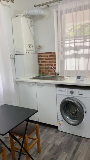 Garsonieră decomandată în Gorjului