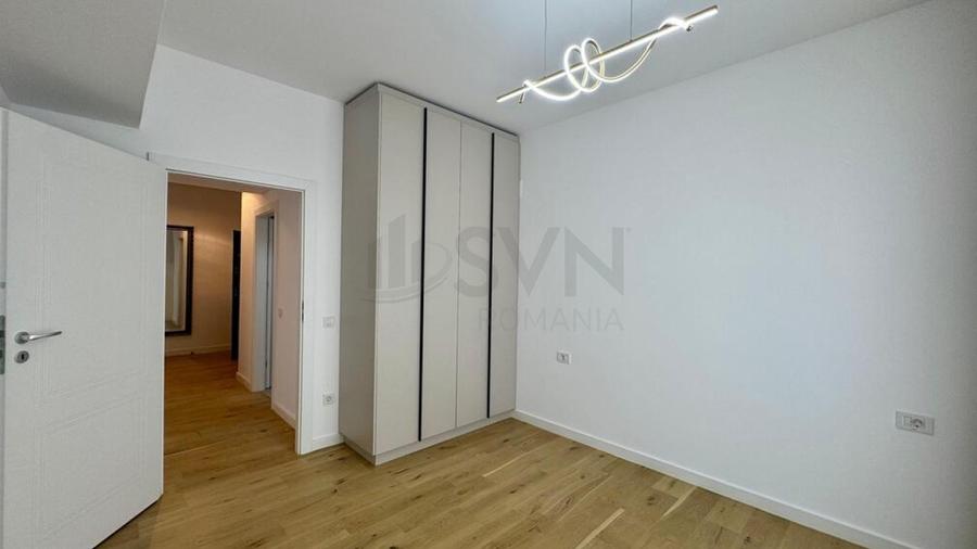 Apartament cu 3 camere semidecomandat, mobilat în Pipera