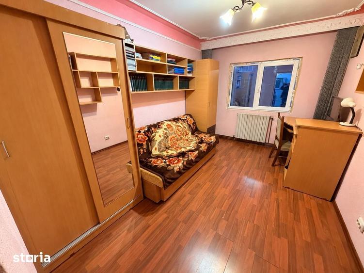 Apartament cu 4 camere decomandat în Ciurea