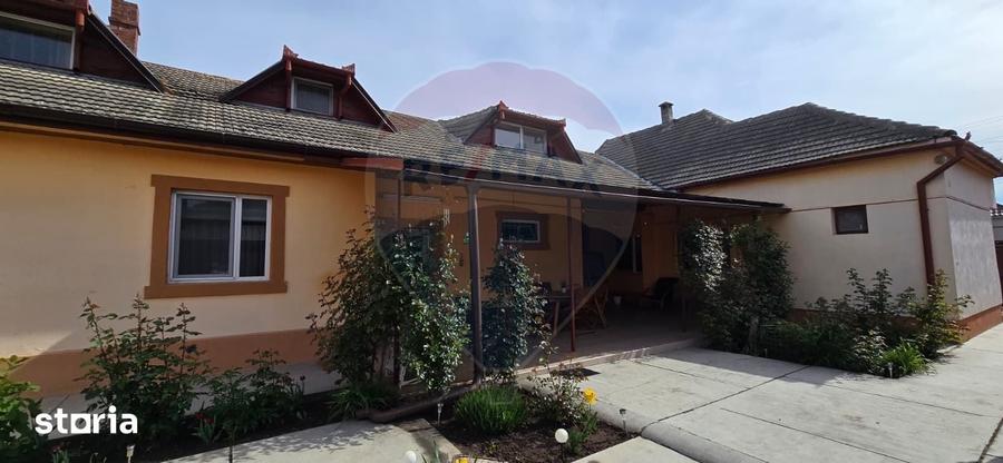 Casă cu 6 camere cu Teren 700 Mp în Central