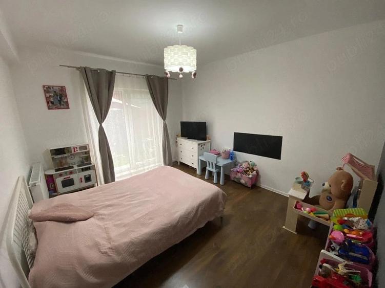 Apartament cu 3 camere semidecomandat în Florești
