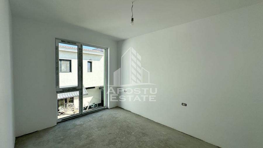 Apartament cu 4 camere decomandat în Dumbrăvița