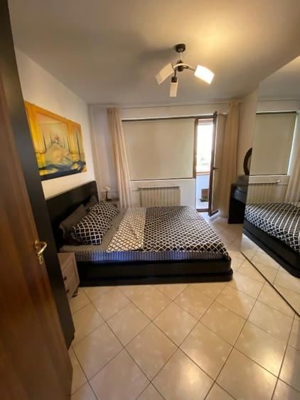 Apartament cu 3 camere semidecomandat, mobilat în Unirii