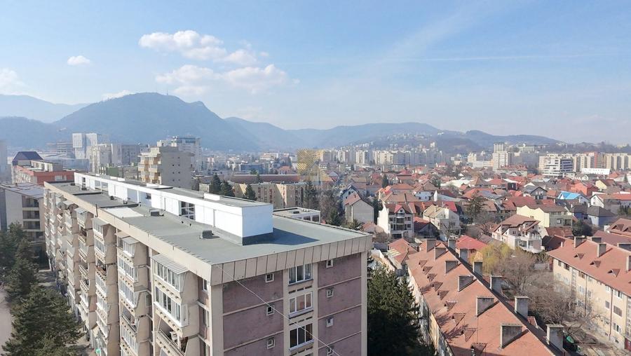 Apartament cu 3 camere semidecomandat în Gării