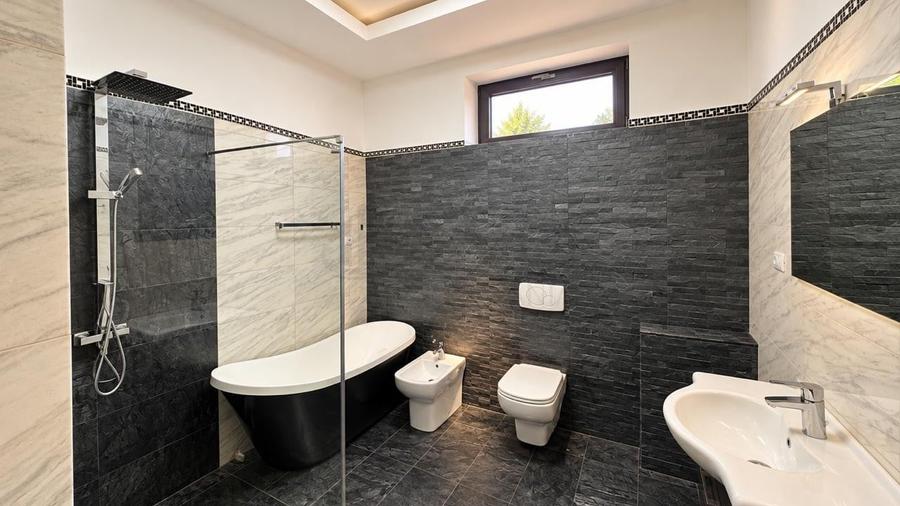 Casă individuală cu 7 camere cu Canalizare în Barbu Văcărescu