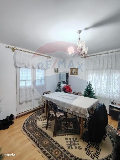 Casă cu 4 camere în Catrinari