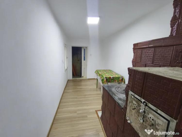 Casă cu 2 camere cu Teren 3000 Mp în Pădureni