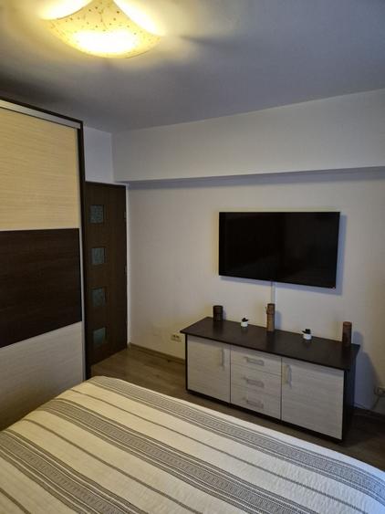 Apartament cu 3 camere decomandat în Exterior Vest