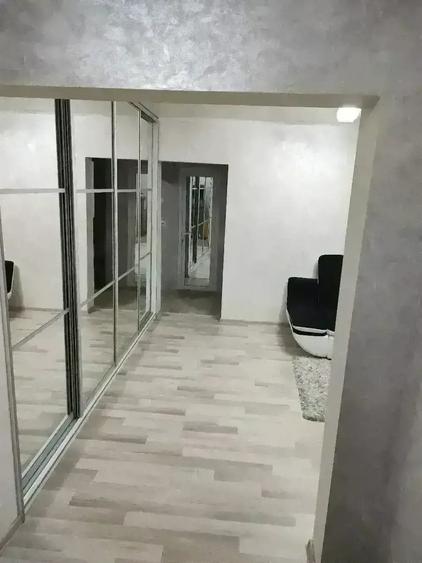 Apartament cu 3 camere semidecomandat în Micro 17