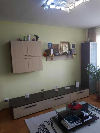 Apartament cu 2 camere semidecomandat în Baba Novac