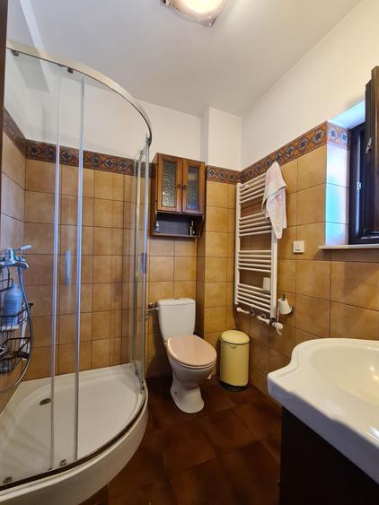 Casă individuală cu 5 camere cu Canalizare în Odăi