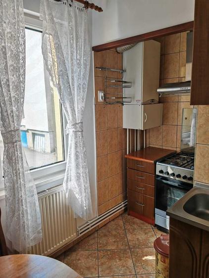 Apartament cu 3 camere decomandat în Tudor