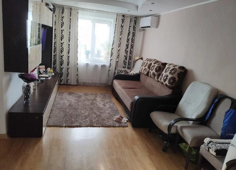 Apartament cu 3 camere decomandat în Topolog