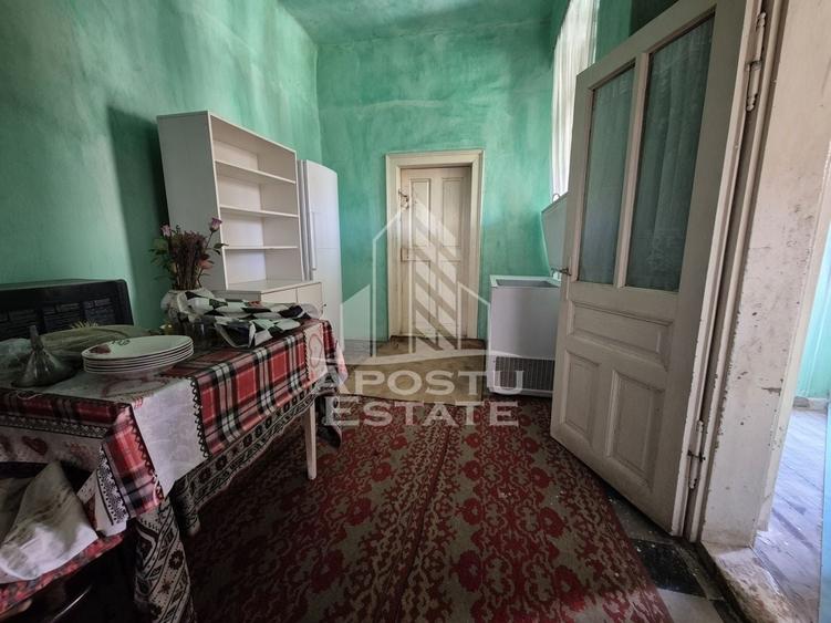 Casă individuală cu 6 camere cu Canalizare în Pesac