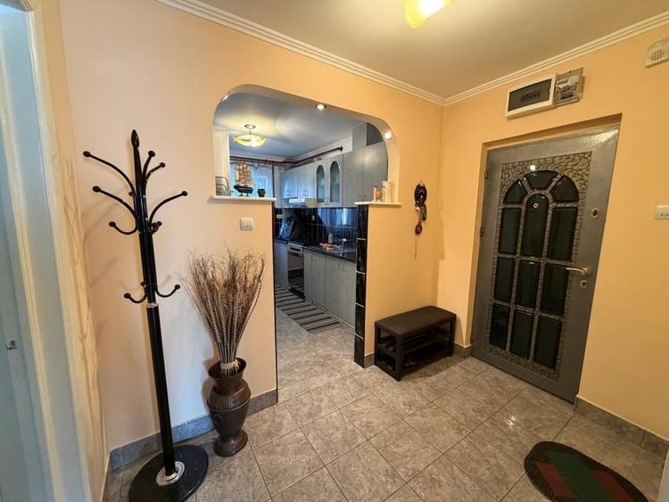 Apartament 4 camere. etj 2,  Radauti - 3