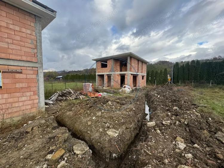Casă cu 4 camere cu Teren 350 Mp în Central