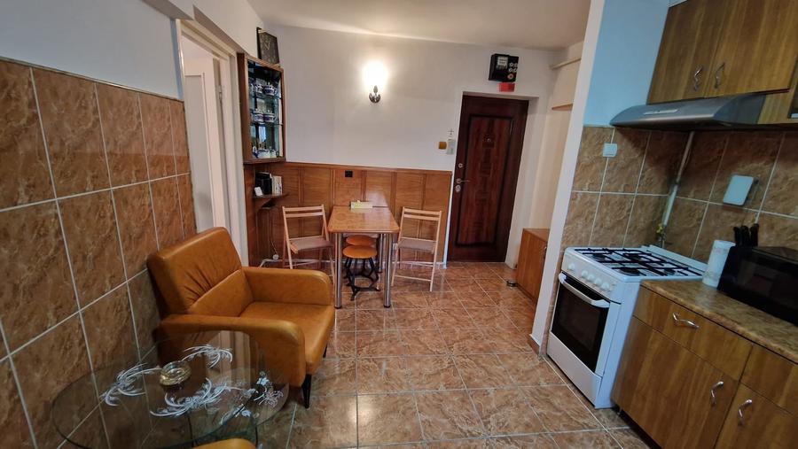 Apartament cu 2 camere semidecomandat în Piața Centrală