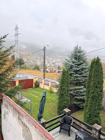 Duplex cu 10 camere cu Teren 400 Mp în Bușteni