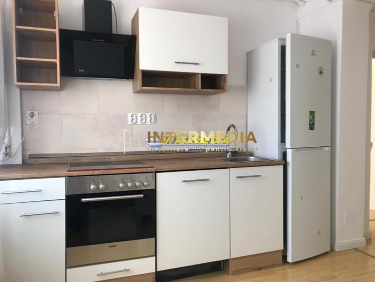 Apartament cu 2 camere decomandat, mobilat în Central
