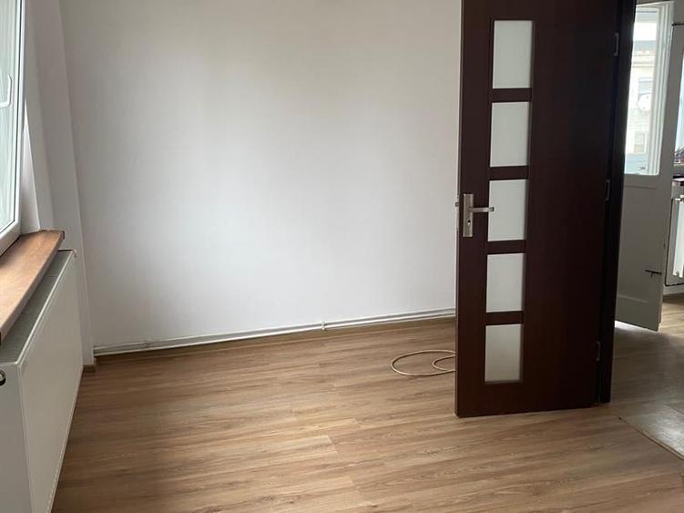 Apartament cu 2 camere semidecomandat în Craiovița Nouă