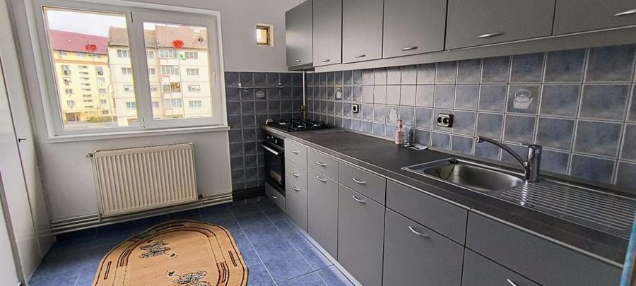 Apartament cu 3 camere decomandat în Terezian