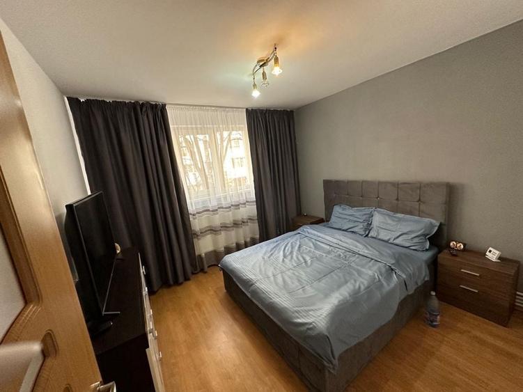 Apartament cu 2 camere decomandat în Micro 20