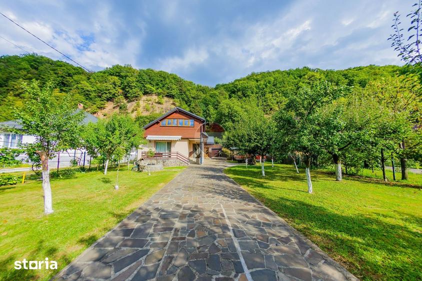 Casă cu 5 camere cu Teren 1129 Mp în Ferneziu