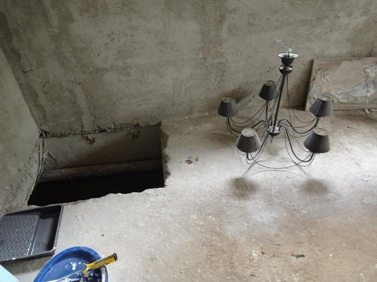 Casă individuală cu 8 camere cu Canalizare în Fundeni