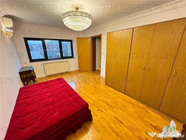 Casă cu 7 camere cu Teren 300 Mp în Iancu Nicolae