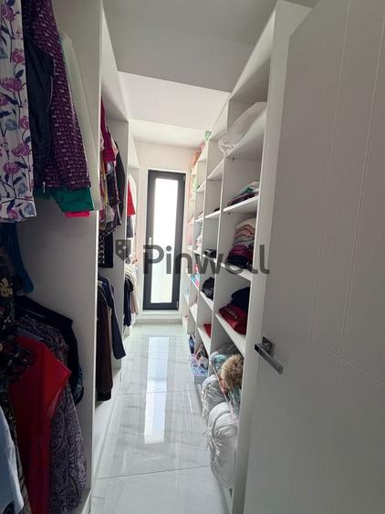 Casă individuală cu 6 camere cu Canalizare în Lacul Tei