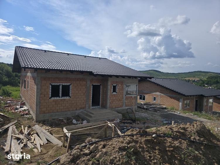 Casă cu 4 camere cu Teren 700 Mp în Livezeni