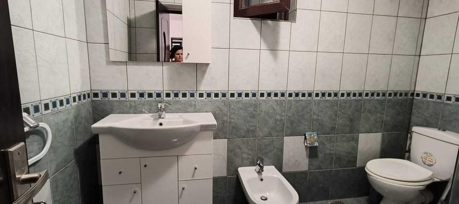 Apartament cu 3 camere decomandat în Vișan